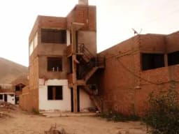 vendo casa de tres pisos