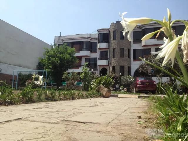 Departamento en La Molina. Zona Comercial. — foto 1