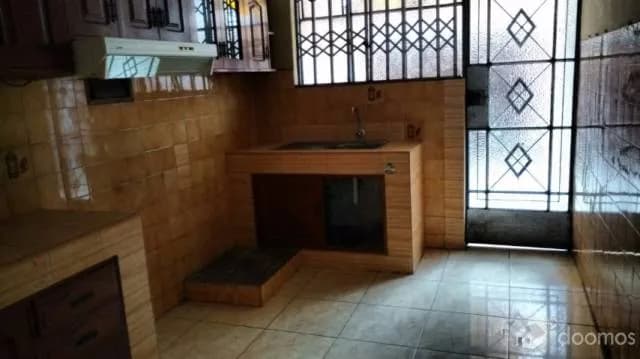 Venta Casa Ideal Personas con Negocio - Los Olivos — foto 4