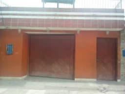 SE VENDE CASA CON PISCINA