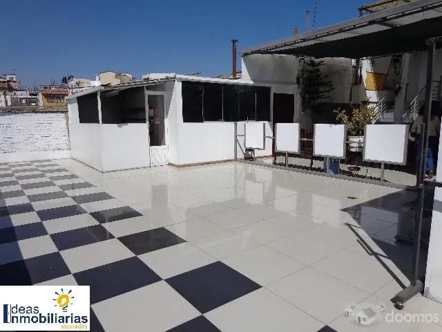 VENDO AMPLIA CASONA EN EL CENTRO DE LA CIUDAD — foto 3