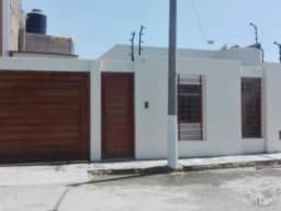 Se vende casa ubicada en Condominio San Agustín, pasando el colegio chino - Carretera Pimentel