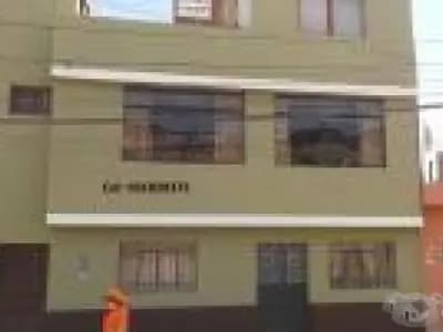 VENDO CASA DE 3 PISOS CENTRO DE MOQUEGUA