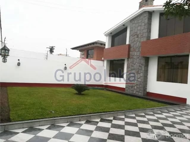 BELLÍSIMA CASA EN RESIDENCIAL MONTERRICO — foto 3