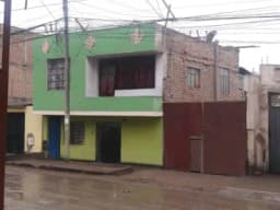 VENTA DE INMUEBLE A MEDIA CDRA. DE AV. TUPAC AMARU KM 19