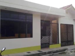 Casa usada, bien ubicada