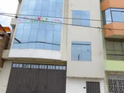 OFREZCO EN ALQUILER AMPLIOS LOCALES CON VISTA A LA AVENIDA.