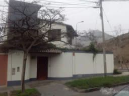 Vendo casa de 3 pisos en La Molina Vieja