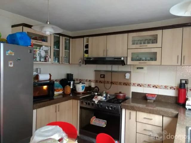 VENDO CASA DE 2 PISOS URB. SAN JOAQUIN - BELLAVISTA — foto 4