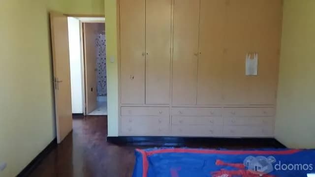 CASA FRENTE A PARQUE EN URB. LA CAPULLAN — foto 1