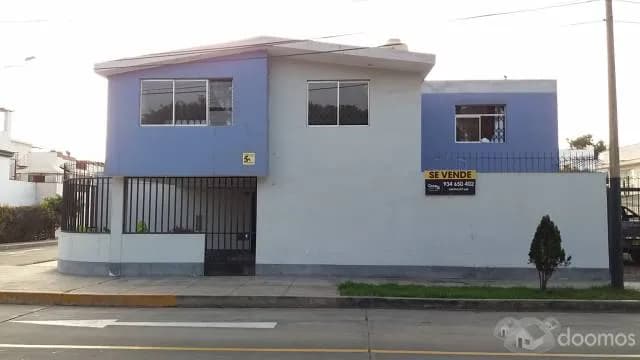 CASA FRENTE A PARQUE EN URB. LA CAPULLAN — foto 4