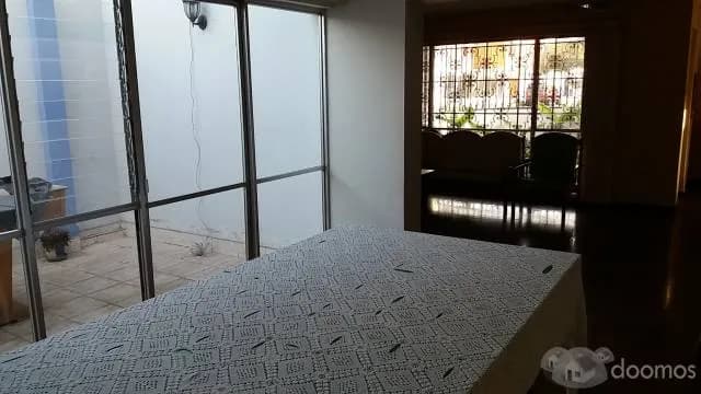 CASA FRENTE A PARQUE EN URB. LA CAPULLAN — foto 5