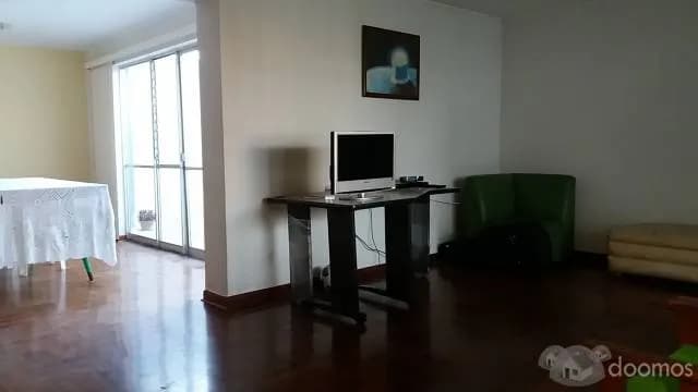 CASA FRENTE A PARQUE EN URB. LA CAPULLAN — foto 6