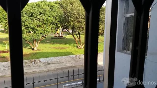 CASA FRENTE A PARQUE EN URB. LA CAPULLAN — foto 9