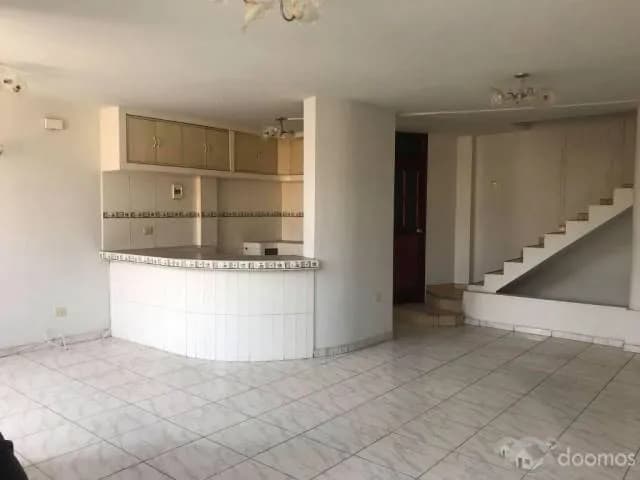VENDO CASA DE 4 PISOS CON LOCAL COMERCIAL — foto 1