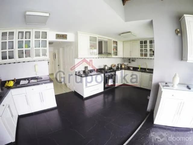 CASA EN SOL DE LA MOLINA  FRENTE A PARQUE — foto 3