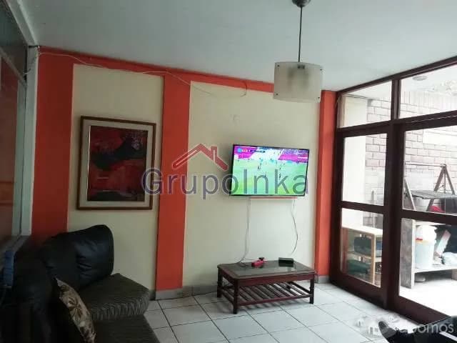 CASA CONSERVADA EN ZONA RESIDENCIAL DE URB. VALLE HERMOSO - SURCO — foto 5