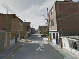 Vendo Casa en el Agustino frente a Loza Deportiva