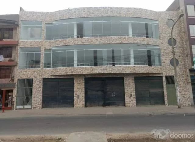Gran local comercial en alquiler — foto 1