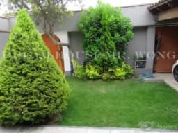 VENDO AMPLIA CASA DE DOS PISOS EN SAN BORJA SUR