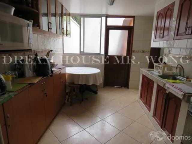VENDO AMPLIA CASA DE DOS PISOS EN SAN BORJA SUR — foto 7