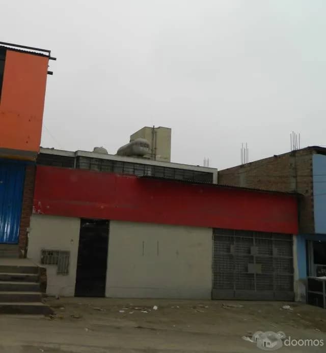 VENTA DE INMUEBLE IDEAL PARA POLLERIA O RESTAURANTES — foto 1