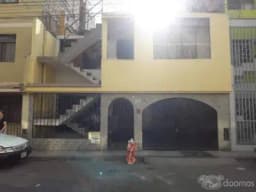 REMATO CASA EN EL DISTRITO LOS OLIVOS,DOS PISOS A US$265.000 MIL DOLARES