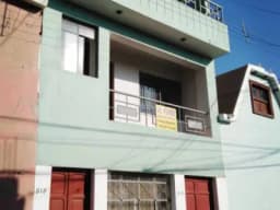 CASA DE 3 PISOS EN EL CENTRO DE MOQUEGUA