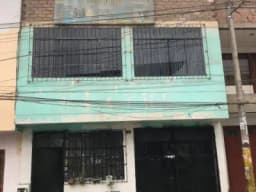 VENTA DE CASA FRENTE A PARQUE - ATE
