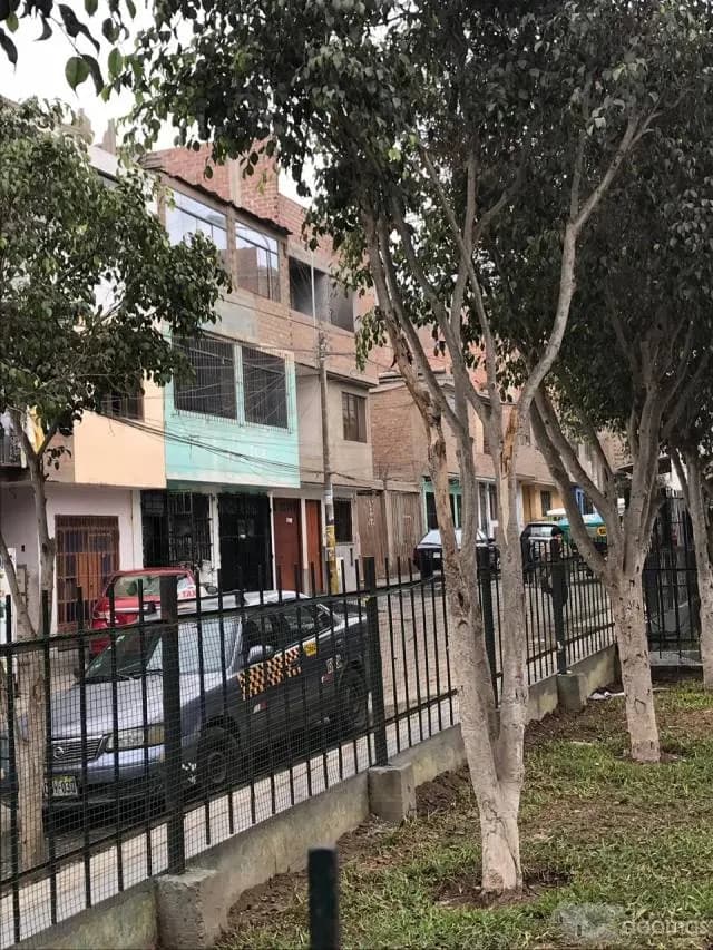 VENTA DE CASA FRENTE A PARQUE - ATE — foto 4