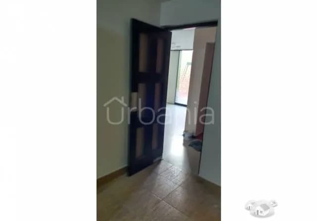 ALQUILO LINDA CASA EN PRIMER PISO CON COCHERA — foto 3