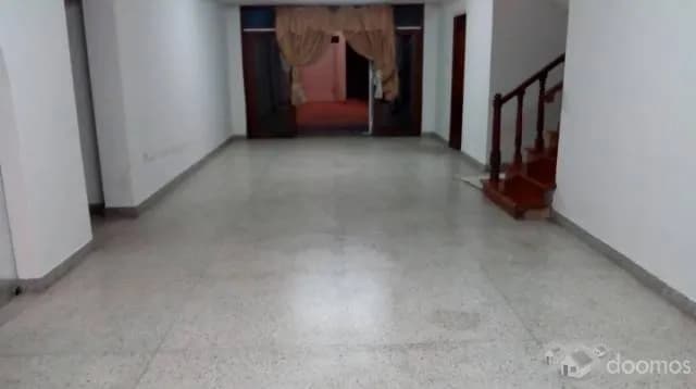 CASA CON AMPLIO AMBIENTES Y ALMACENES ( PARA NEGOCIO) — foto 4