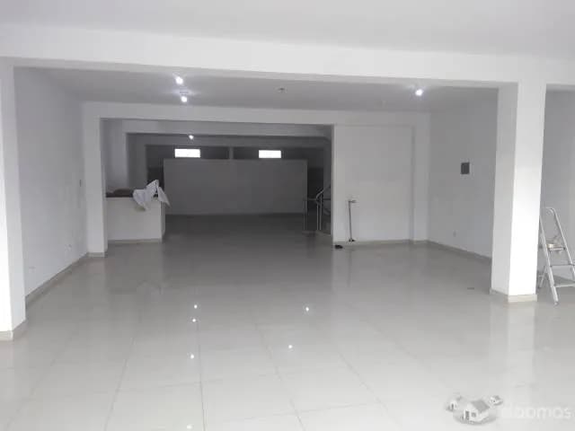 Alquiler local comercial de estreno 150 m2 C/piso — foto 2