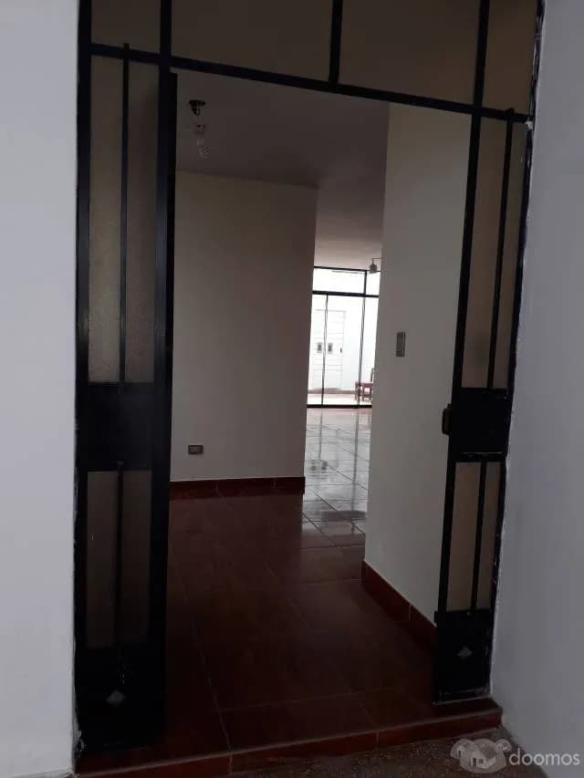 alquilo casa de dos pisos los olivos casa completa — foto 3