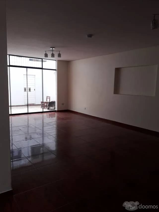 alquilo casa de dos pisos los olivos casa completa — foto 4