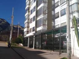 DEPARTAMENTO EN URB. VERSALLES 3ER. PISO