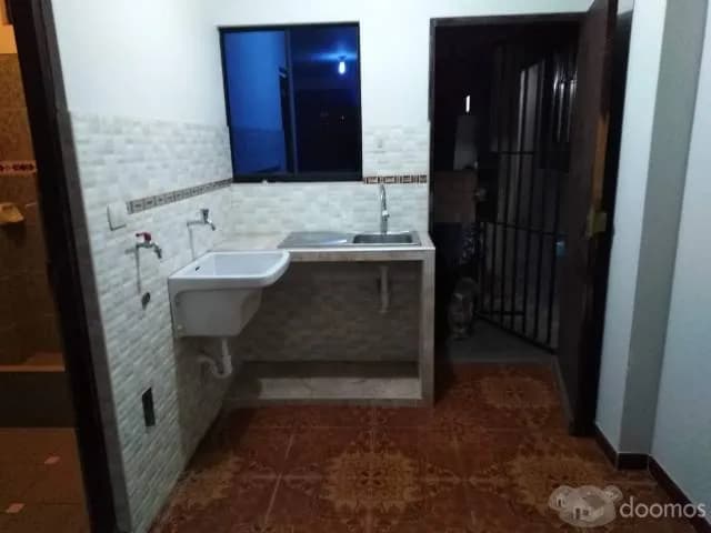 HABITACIÓN CON BAÑO Y LAVADERO EN COMAS — foto 2