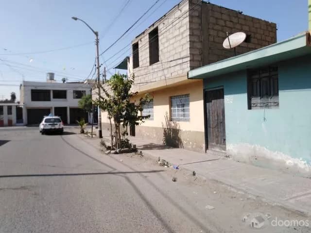 CASA DE ESQUINA CERCA A ZONA COMERCIAL  BOLOGNESI — foto 1