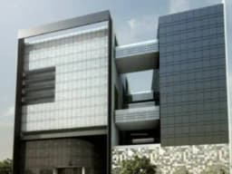 OFICINAS (248m2) EN MANUEL OLGUIN/CHACARILLA FRENTE AL JOCKEY