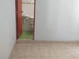 casa con local comercial