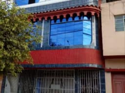 ALQUILER DE AMPLIO LOCAL COMERCIAL EN LA MEJOR UBICACION