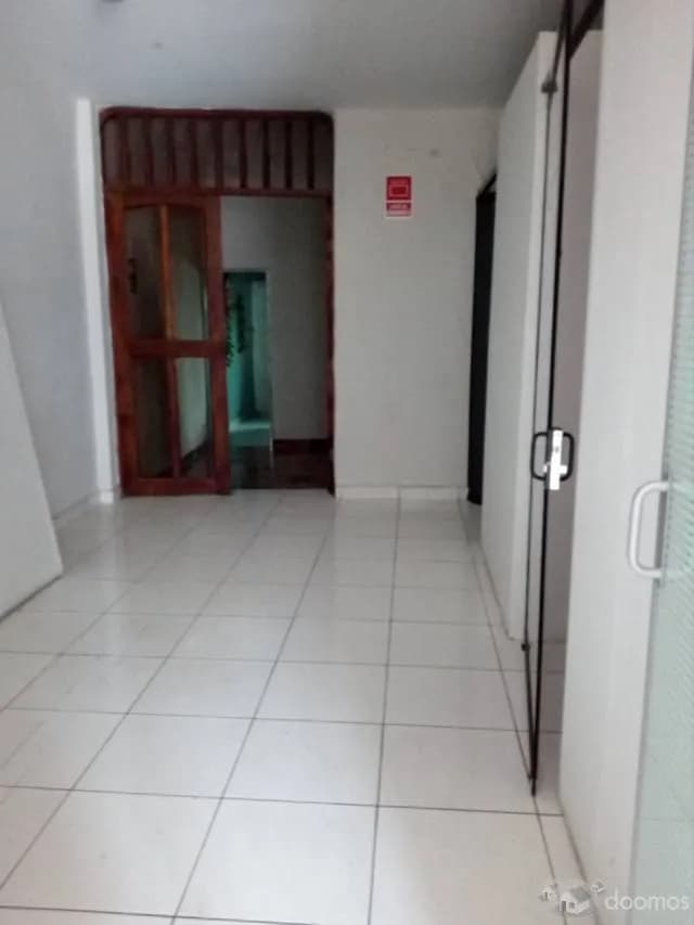 ALQUILER DE AMPLIO LOCAL COMERCIAL EN LA MEJOR UBICACION — foto 2