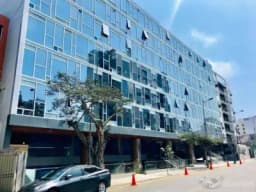 VENTA: OFICINA DE ESTRENO TOTALMENTE EQUIPADA - EDIFICIO EMPRESARIAL - 2 COCHERAS - DEPÓSITO