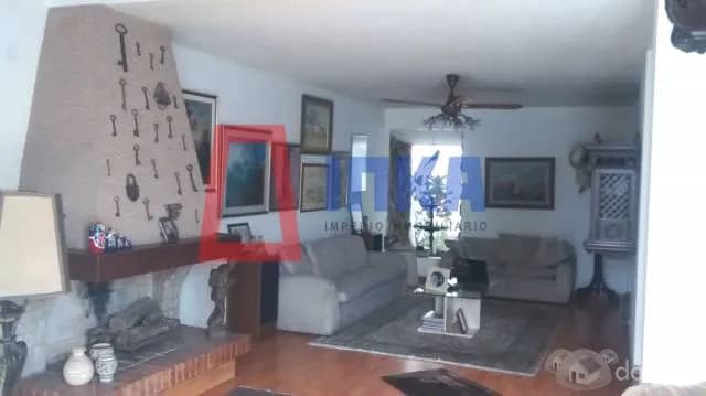 HERMOSA CASA FRENTE A PARQUE TOTALMENTE REMODELADA — foto 3
