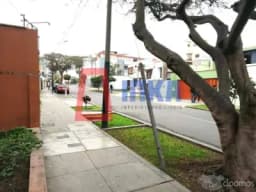 FABULOSA CASA COMO TERRENO EN VENTA CON UNA UBICACIÓN SAN ISIDRO