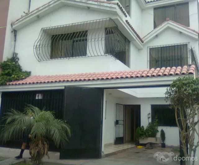 OCASION VENTA DE CASA - FRENTE A PARQUE — foto 3