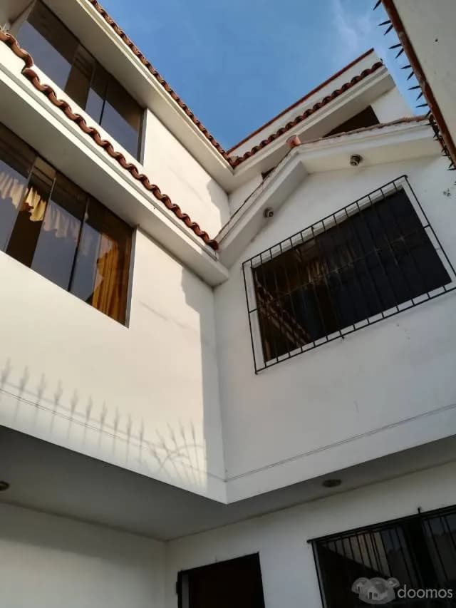 OCASION VENTA DE CASA - FRENTE A PARQUE — foto 4
