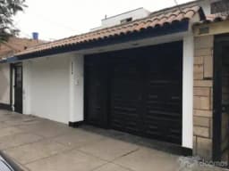 Alquilo Casa de dos pisos con cochera amplia