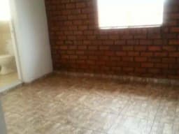 alquilo Bonita habitación con baño Propio ventana a la calle