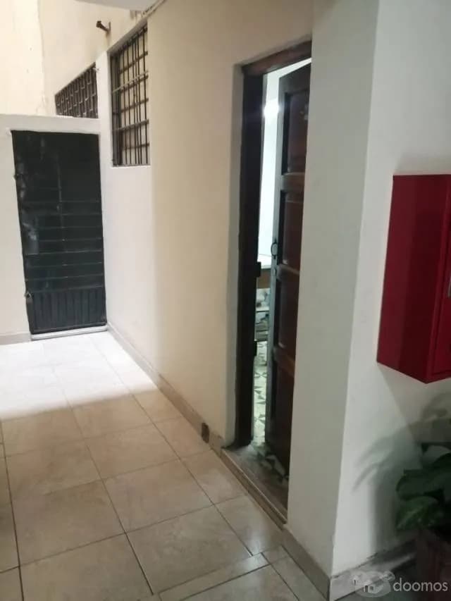 DEPARTAMENTO EN AVENIDA COMERCIAL PARA REMODELACION — foto 2